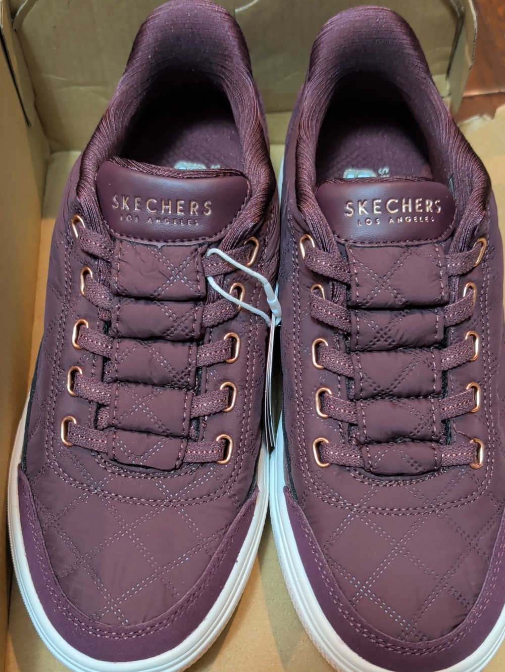 Sketchers Street Slip Ins Cuddle Steps In Color Wine Size 6.5